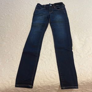 Women’s American Eagle skinny jeans